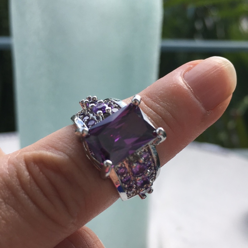 😷SUMMER TIME FAVE POSH SILVER 7 CT. AMETHYST RING